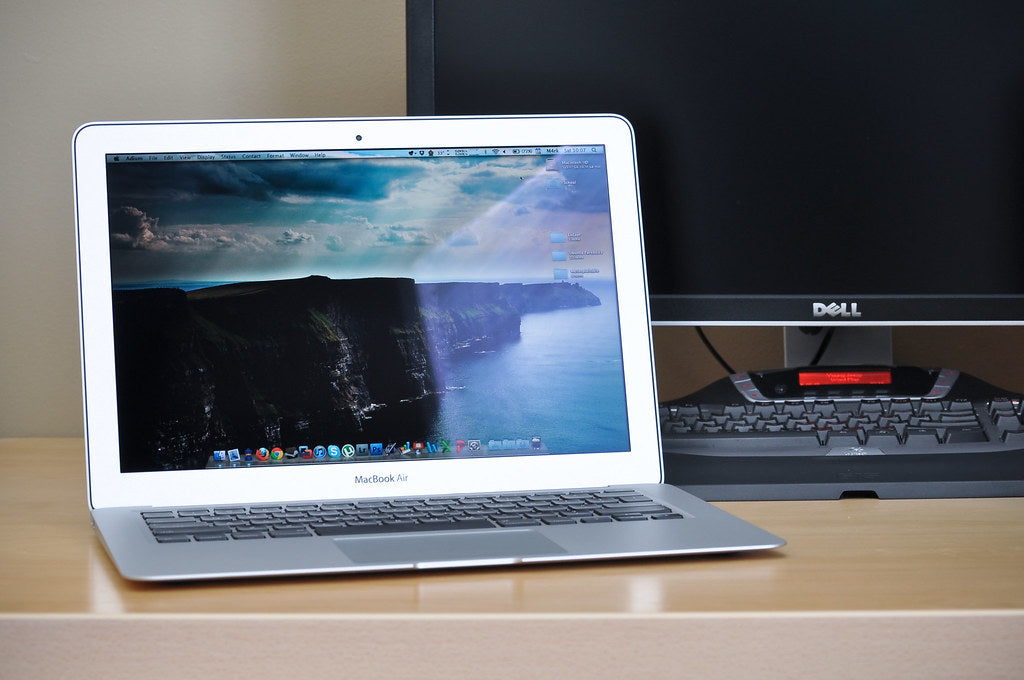 MacBook Air i5 Dual-Core Ultra-Slim Laptop Performance